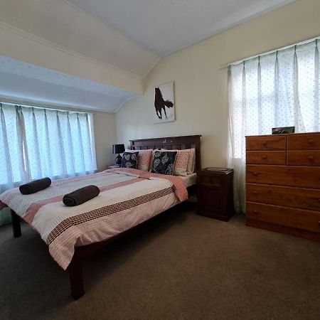 Hidden Gem And Entire Bungalow In Central Hutt Vila Lower Hutt Exterior foto